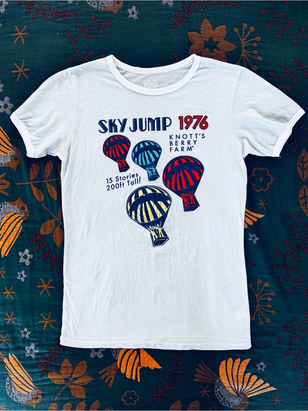Knott’s Berry Farm 'Sky Jump 1976' Hot Air Balloon Graphic Tee